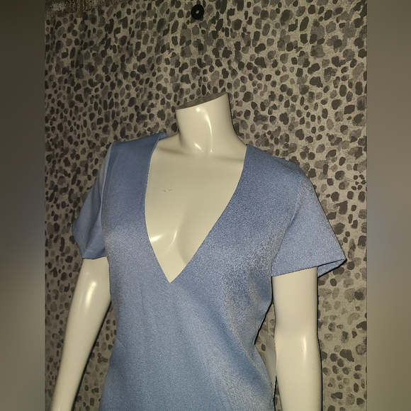 Tobi Deep Vee Neck Light Blue Shift Dress Size Medium NWT - Picture 4 of 13